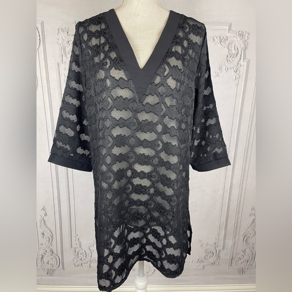 Classy Lace V-Neck Tunic Swimsuit Coverup - Picture 4 of 7